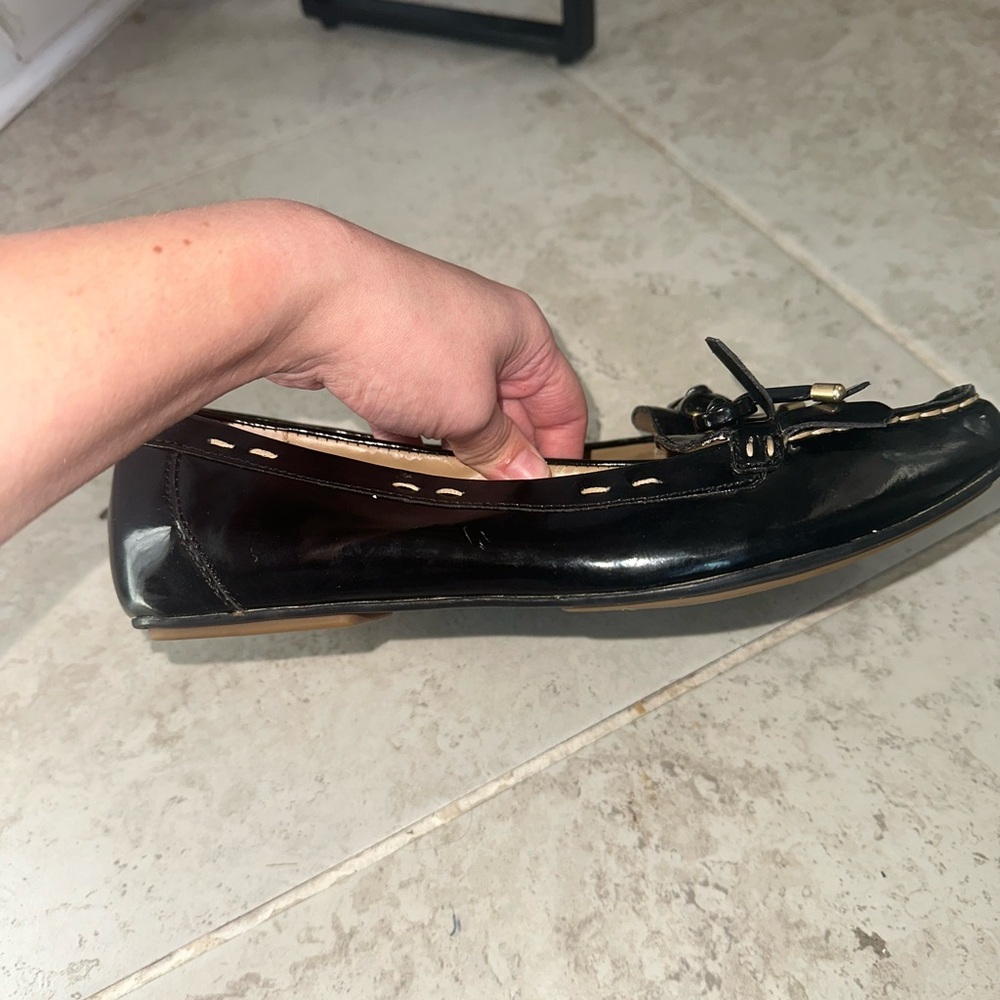 Black Leather Women's Loafers Size 8 Bow and Fringe Detail Isaac Mizrahi Live‎ - Picture 3 of 9